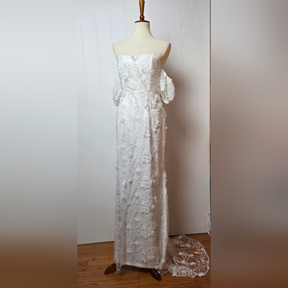 Lulus Magical Beginnings White 3D Floral  Detachable Sleeves & Train – Size M